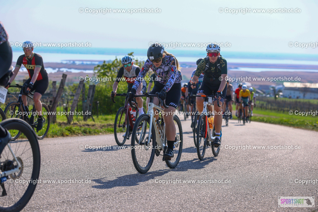 TRA_0516 | Neusiedlersee Radmarathon 2026@sportshot_your_pictrs #yourpictures#roadtowm2029 #nrm #neusiedlerseeradmarathon #neusiedlersee #neusiedlerseetourismus #burgenland #mörbisch #nrm26 #burgenlandtourismus #voglundco #poweredbyburgenlandtourismus #radsport #rad #marathon #ucigranfondo #visitburgenland #ucigranfondoworldseries