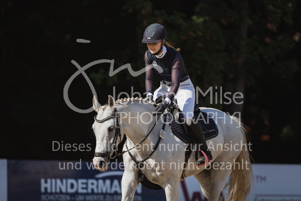 220824_Delbrueck_Stil-M1-256 | Deine schönsten Turniermomente als professionelle Fotos! Entdecke hochwertige Pferdesport-Fotografie im Online-Shop. Jetzt Fotos finden & bestellen!