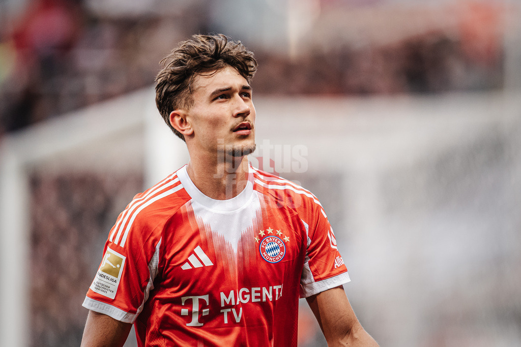 Fußball | Männer | Saison 2025/2026  | Fußball-Bundesliga | 29. Spieltag | FC St. Pauli vs. FC Bayern München | 11.04.2026 | Tom Bischof (#20, FC Bayern München)
