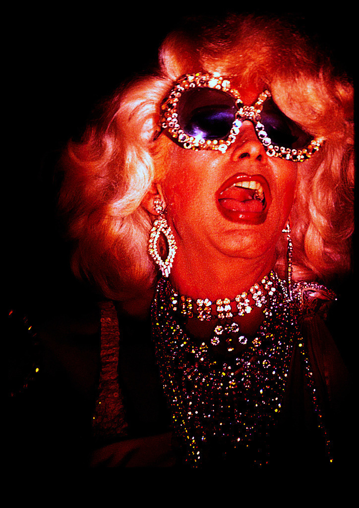 06USA_NYC_Mary_Gordi_1985_TheAnvil_NYC_0023printA2 | Beegebilder online. 
BIldarchiv von Beege Fotodesign mit ausgewählten Werken, die sich besonders gut für die Dekoration Ihrer Räume oder Wände eignen. 