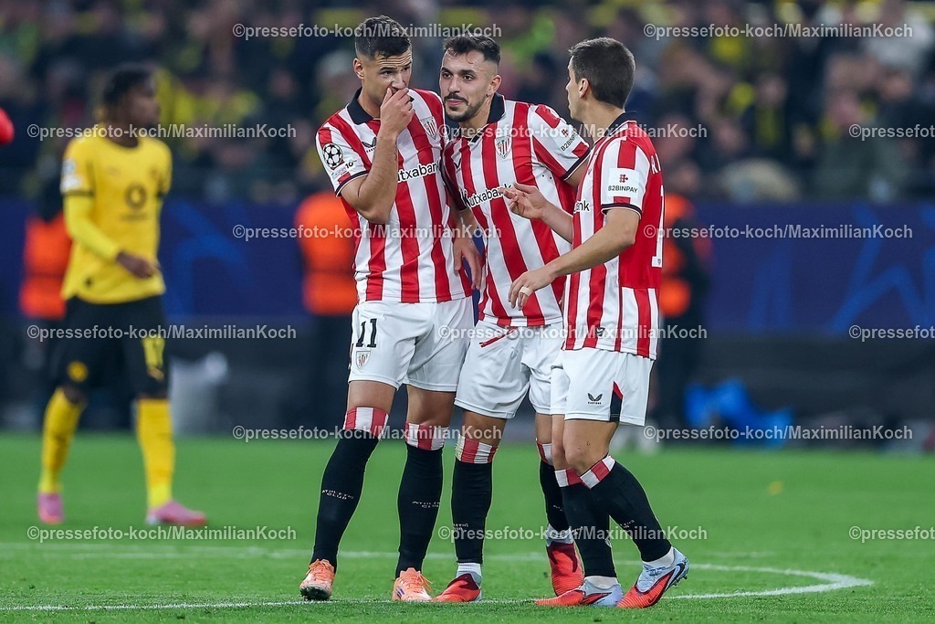 UCL01102501110 | 01.10.2025, Fußball, UEFA Champions League, Borussia Dortmund - Athletic Club Bilbao, BVB Stadion, 2. Spieltag, Saison 2025 2026: Torjubel nach dem Tor zum 1:2 durch Torschütze Gorka Guruzeta (Bilbao #11)  zusammen mit  Inigo Ruiz de Galarreta (Bilbao #16) und Aitor Paredes (Bilbao #04) Regulations prohibit any use of photographs as image sequences and or quasi-video.