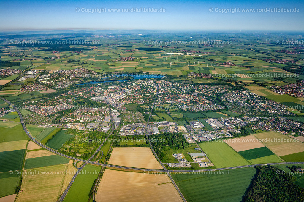 Salzgitter_Lebenstedt_ELS_4096050623 | SALZGITTER 05.06.2023 Innenstadtbereich im Stadtgebiet " Lebenstedt " an der Schillerstraße in Salzgitter im Bundesland Niedersachsen, Deutschland. // Cityscape of the district " Lebenstedt " on street Schillerstrasse in Salzgitter in the state Lower Saxony, Germany. Foto: Martin Elsen
