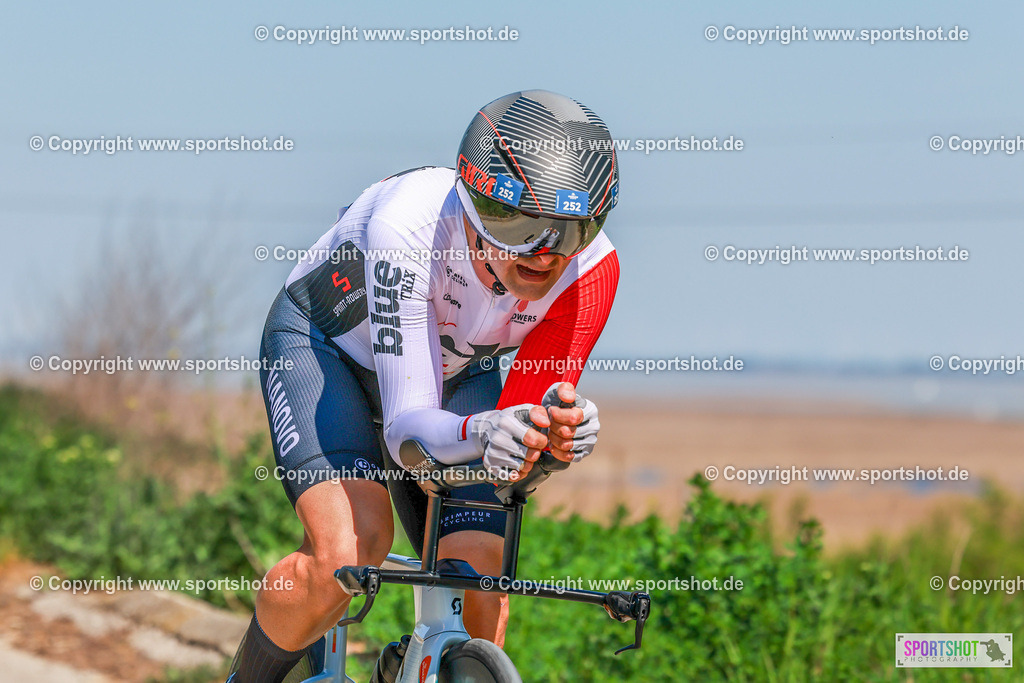 196_AR7_3910 | Neusiedlersee Radmarathon 2026@sportshot_your_pictrs #yourpictures#roadtowm2029 #nrm #neusiedlerseeradmarathon #neusiedlersee #neusiedlerseetourismus #burgenland #mörbisch #nrm26 #burgenlandtourismus #voglundco #poweredbyburgenlandtourismus #radsport #rad #marathon #ucigranfondo #visitburgenland #ucigranfondoworldseries