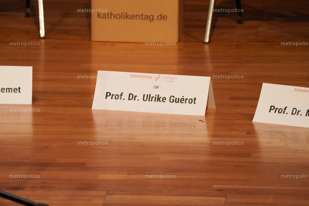 Prof. Dr. Ulrike Gu_rot Namensschild auf dem Katholikentag 2022 | Metropolico