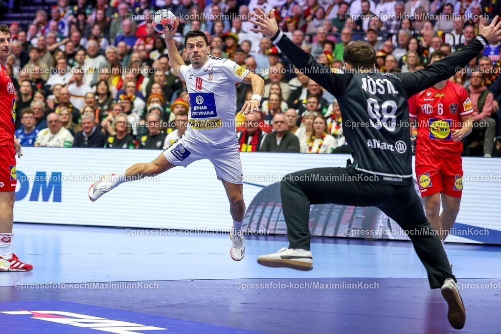 EHF19012601027 | 19.01.2026, Handball, Men's EHF EURO 2026, Österreich - Serbien, Jyske Bank Boxen in Herning, Dänemark, Preliminary Round: ys19 wirft auf das tor von  Constantin Möstl (Austria #98) 