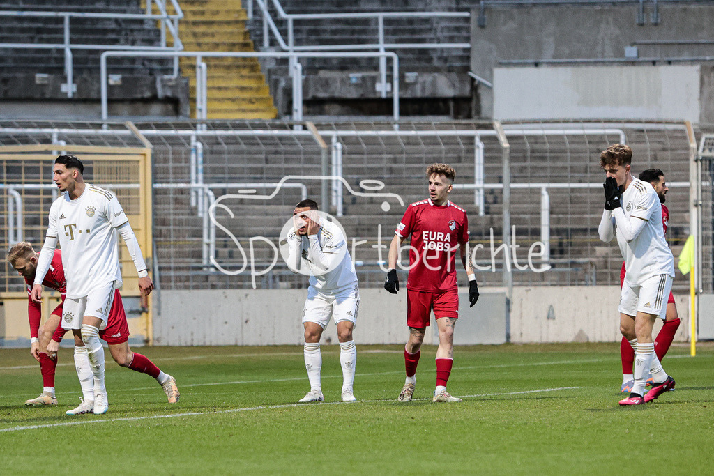 Türkgücü München - FC Bayern Amateure | Arijon IBRAHIMOVIC (FCB #13 aergert sich ueber eine vergebene Chance