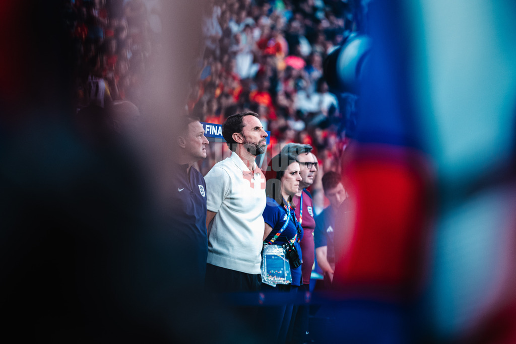 Fußball | Herren | UEFA-Fußball-Europameisterschaft 2024 | Finale | Spanien vs. England | 14.07.2024 | Trainer Gareth Southgate (England) bei der Hymne