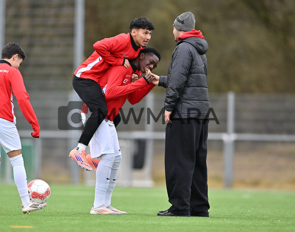 Fussball I Herren I Saison 2025-2026 I Bundesliga I 6. Spieltag I Eintracht Frankfurt - FC Bayern München  | MWMARA - Realisiert mit Pictrs.com