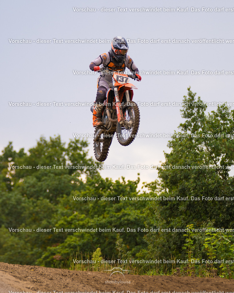 09_21_LM_Schenkenhorst-2273 | Sportfotografin aus Berlin-Brandenburg mit Fokus auf Motocross. Ich halte deine sportliche Leistung und echte Emotionen auf und neben der Strecke professionell fest. Entdecke die Fotos von deinem Rennen und bestelle sie direkt hier im Shop.