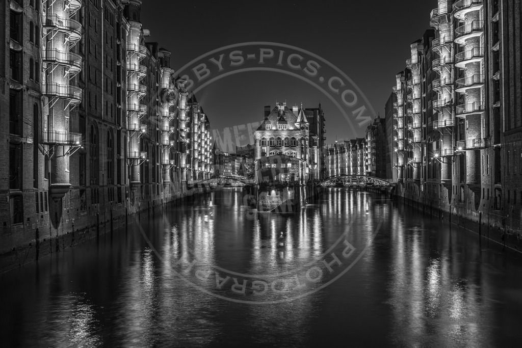 Specherstadt Restaurant Wasserschloss s-w | Hamburger Hafen bei Nacht