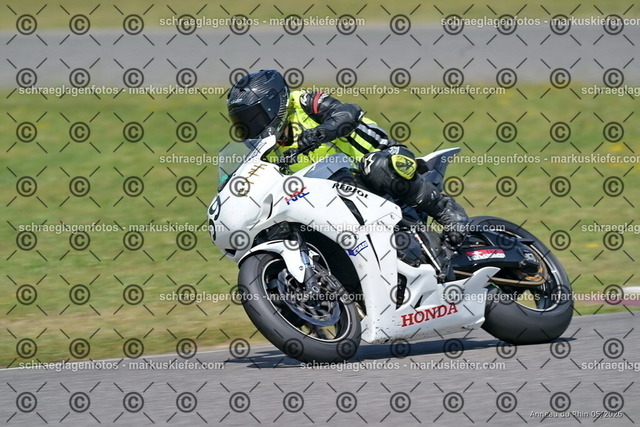 26BT02-2044 | markuskiefer.com - Realisiert mit Pictrs.com