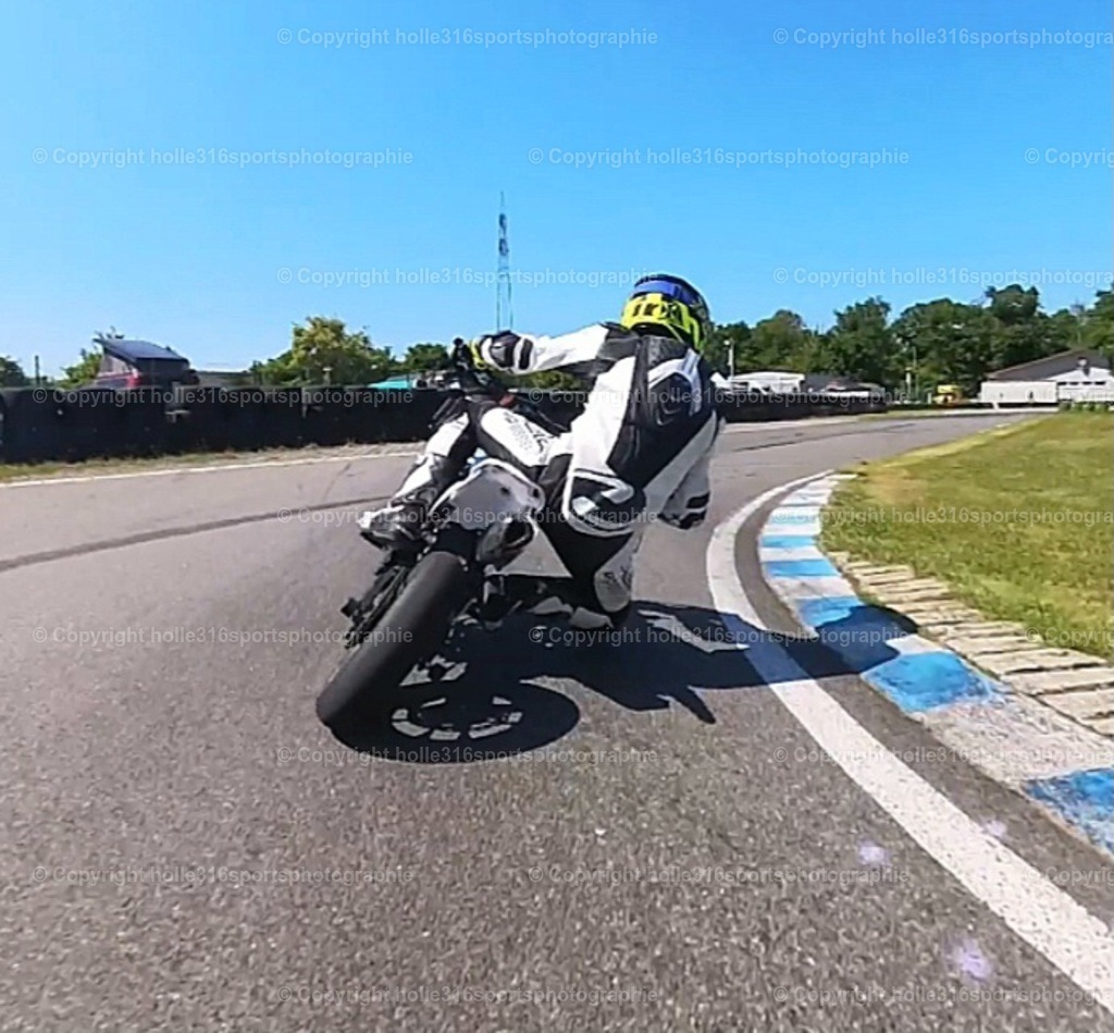 Screenshot_20250511_220609_InShot | Sportfotografie , Motorsport, Motoross, Reitsport, Mointainbike, Enduro,
Landschaft , Outdoor, Eventfotografie, Landschaft, Bilder online bestellen - Realisiert mit Pictrs.com