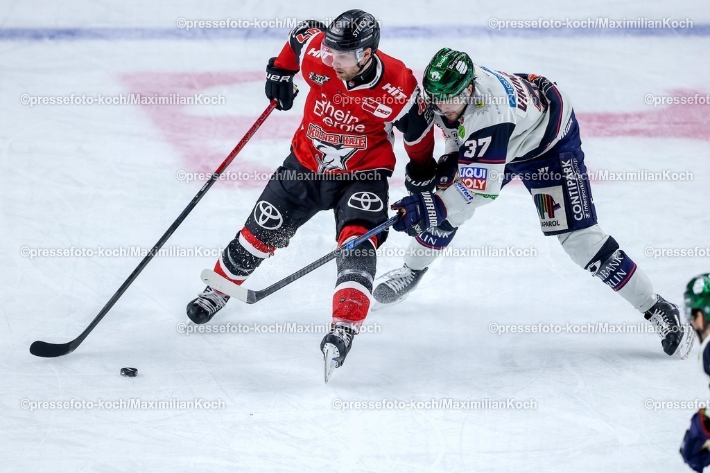 KEC20042601070 | 20.04.2026, Eishockey, DEL Halbfinale Play-Offs, Kölner Haie - Eisbären Berlin, Spiel 6, Lanxess-Arena Köln: Veli-Matti Vittasmäki (Kölner Haie #47) im Zweikampf gegen  Markus Vikingstad (Eisbären Berlin #37) 