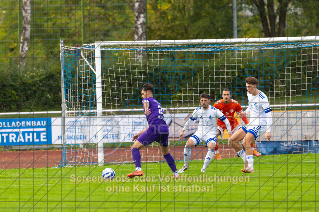 20261010_153234_0649_(c)_by_PhotoPeet | #,1.FC Eislingen (weiß) vs. TSV Bernhausen (lila), Fussball, Landesliga 2 - wfv, 11. Spieltag, Saison 2026/2027, Rasenplatz, Eichbachstation, Haldenstraße, 73054 Eislingen, 10.10.2026 - 15:30 Uhr,Foto: PhotoPeet / Sport- &amp; Eventfotografie / Peter Harich