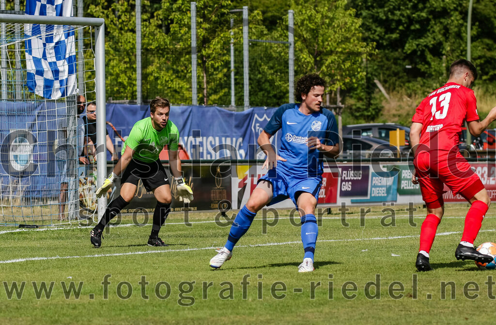 2023-07-08_070_FC_Langengeisling_gegen_TSV_Buchbach | Erding, Deutschland, 08.07.2023:
Fußball, Bezirksliga Oberbayern Ost 2023 / 2024, Testspiel, FC Langengeisling gegen TSV Buchbach, Endergebnis: 0:6

Torwart Christian Brader (FC Langengeisling, #1), Fabian Aigner (FC Langengeisling, #19), Manuel Mattera (TSV Buchbach, #13)

Foto: Christian Riedel / fotografie-riedel.net