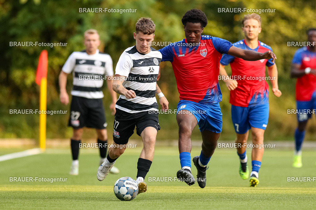 1_KFCWAT_20250723_0668.JPG -  - KFC Uerdingen - SG Wattenscheid 09 - Testspiel | Krefeld, Deutschland, 23.07.25: Eduard Renke (SG Wattenscheid 09) und Dave Fotso Youmssi (KFC Uerdingen) im Kampf um den Ball waehrend des Testspiel Spiels zwischen KFC Uerdingen - SG Wattenscheid 09 in der Covestro Sportpark am 23. July 2025 in Krefeld, Deutschland. (Foto von Stefan Brauer/Brauer-Fotoagentur)