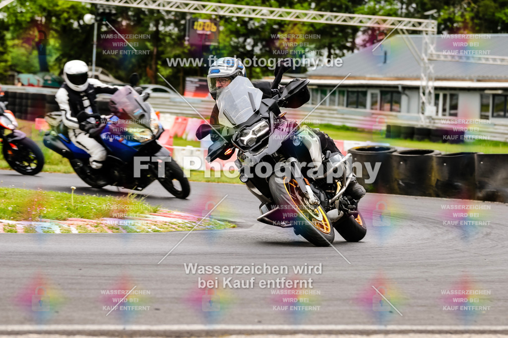 MotoTeamVBK-20406 | Hier findet Ihr Bilder von Touristenfahrten auf der Nürburgring Nordschleife oder von anderen Veranstaltungen die ich besucht habe. Viel Spass beim Durch Schauen 