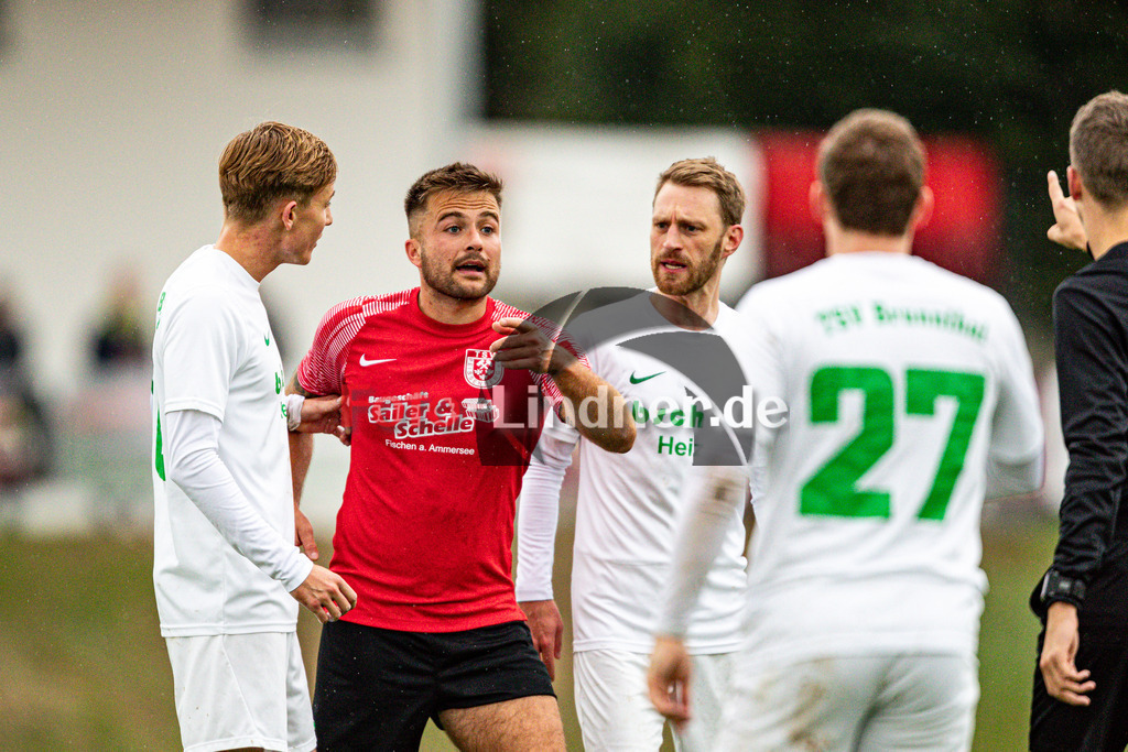 TSV Peißenberg gegen TSV Brunnthal | Fußball Kreisliga Herren Oberbayern Zugspitze Gruppe 1 2024/25, TSV Peißenberg gegen TSV Brunnthal, 20241003,Hubert JUNGMANN (TSV Peißenberg 13) diskutiert mit Schiedsrichter,2024-10-03 in Peißenberg (Sportpark Peißenberg), Hubert JUNGMANN (TSV Peißenberg 13)Copyright: WolfgangxLindner www.foto-lindner.de