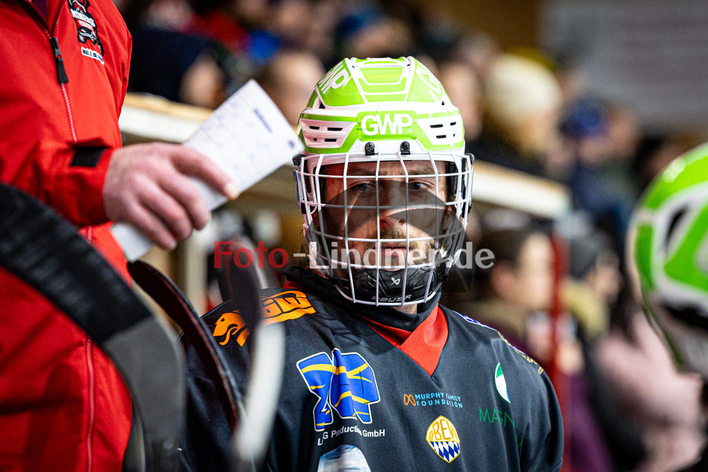 Peißenberg MINERS gegen EC Pfaffenhofen | Eishockey Bayernliga 2025/26 Vorrunde 25. Spieltag, Peißenberg MINERS gegen EC Pfaffenhofen, 20260109,Jonas LAUTENBACHER (MINERS 12) auf der Spielerbank,2026-01-09 in Peißenberg (flatbuy Arena Peißenberg), Jonas LAUTENBACHER (MINERS 12)Copyright: WolfgangxLindner www.foto-lindner.de
