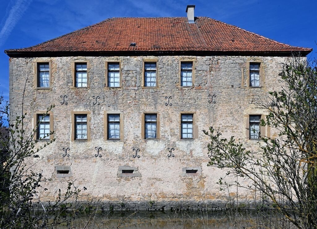 Wasserschloß01-kl | greenwatching-with-luci - Realisiert mit Pictrs.com