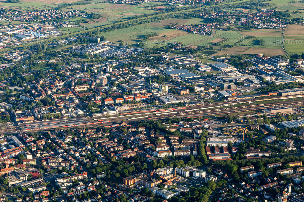 Luftbild: Gleisanlagen der Abstellgleise und Rangier Anlagen am Depot des Betriebswerkes in Offenburg im Bundesland Baden-Württemberg in Deutschland. Foto: IMG_114947.jpg vom 01.06.2019 durch Werner Riehm/FLY-FOTO.de