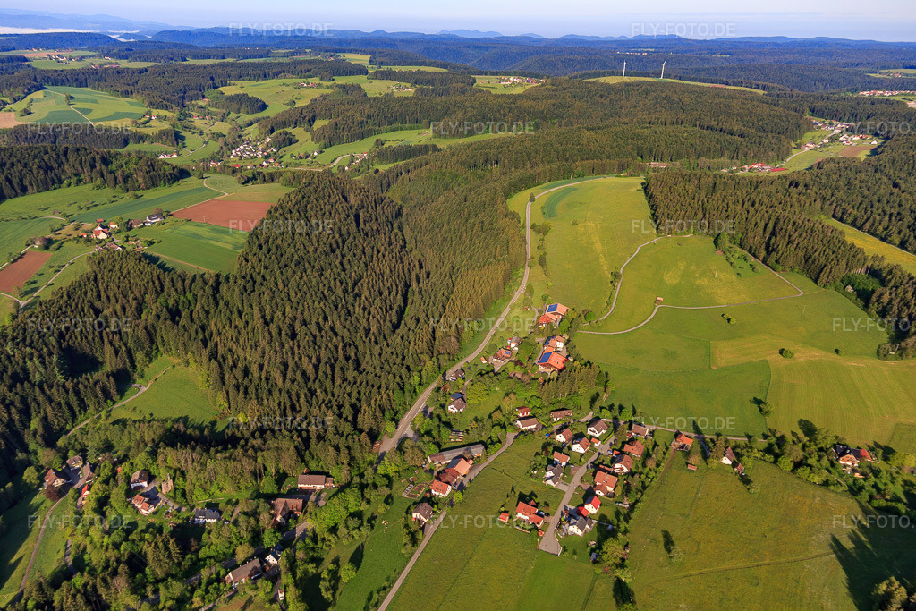 Luftbild: Ortsansicht von Osten im Ortsteil Sterneck in Loßburg im Bundesland Baden-Württemberg in Deutschland. Foto: IMG_114382.jpg vom 30.05.2019 durch Werner Riehm/FLY-FOTO.de