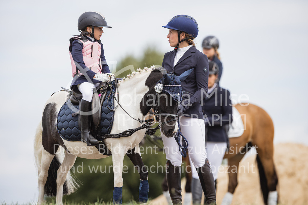 230730_BHO_Fuehrzuegel-WB-100 | Deine schönsten Turniermomente als professionelle Fotos! Entdecke hochwertige Pferdesport-Fotografie im Online-Shop. Jetzt Fotos finden & bestellen!