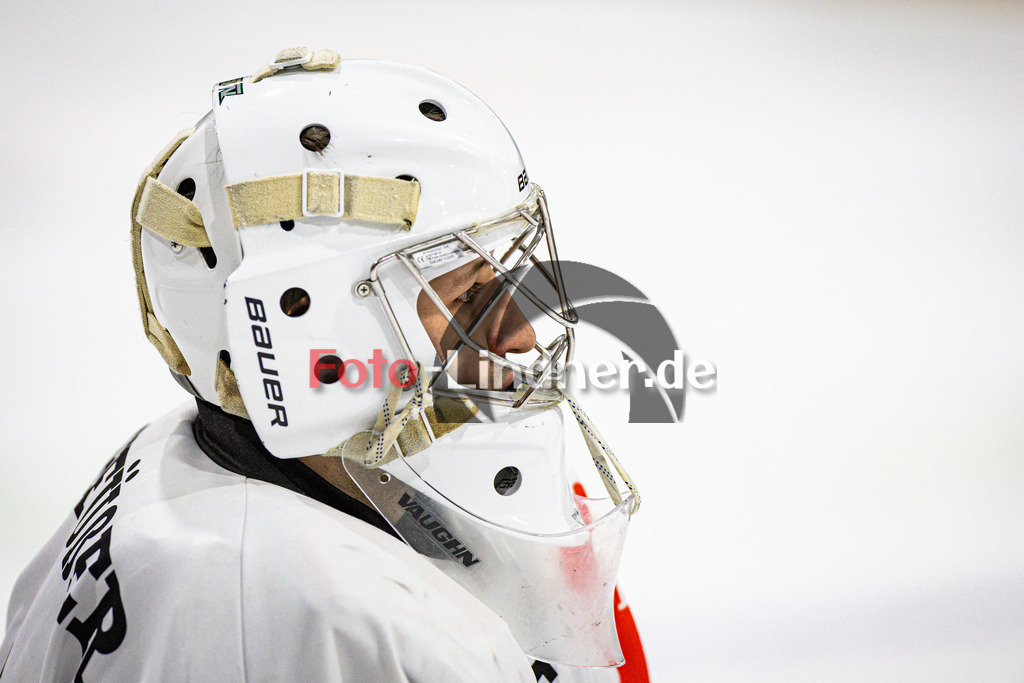 SC Forst NATURE BOYS gegen ESC Hassfurt HAWKS | Eishockey Landesliga Herren Playoffs 2024/25 - Spiel 2 von 4, SC Forst NATURE BOYS gegen ESC Hassfurt HAWKS, 20250222,Thomas ZIMMERMANN (Nature Boyz 35) Portrait, Freisteller,2025-02-22 in Peißenberg (Eisstadion Peißenberg)Thomas ZIMMERMANN (Nature Boyz 35)Copyright: WolfgangxLindner foto-lindner.de