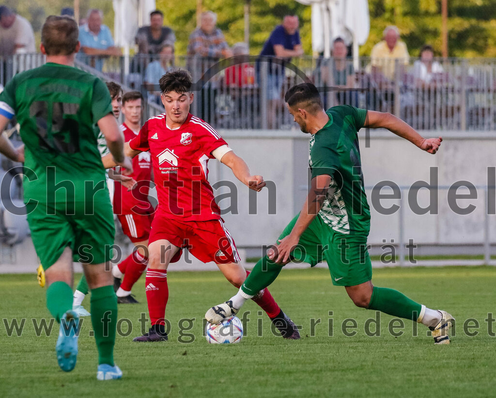 2023-08-11_103_FC_Finsing_gegen_SV_Eichenried | Finsing, Deutschland, 11.08.2023:
Fußball, Kreisliga 2023 / 2024, 4. Spieltag, FC Finsing gegen SV Eichenried, Endergebnis: 3:0

Michael Kopp (SV Eichenried, #15), Leonhard Hölzl (FC Finsing, #5), Maximilian Kirmeyer (SV Eichenried, #10)

Foto: Christian Riedel / fotografie-riedel.net