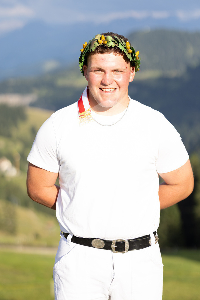 Rigi2025_3230 | Die Schwinger des Schwyzer Kantonalen Schwingerverbandes: Fotos, die Dynamik und Leidenschaft festhalten, sowie emotionale Momente aus dem traditionellen Schwingsport zeigen. - Realisiert mit Pictrs.com