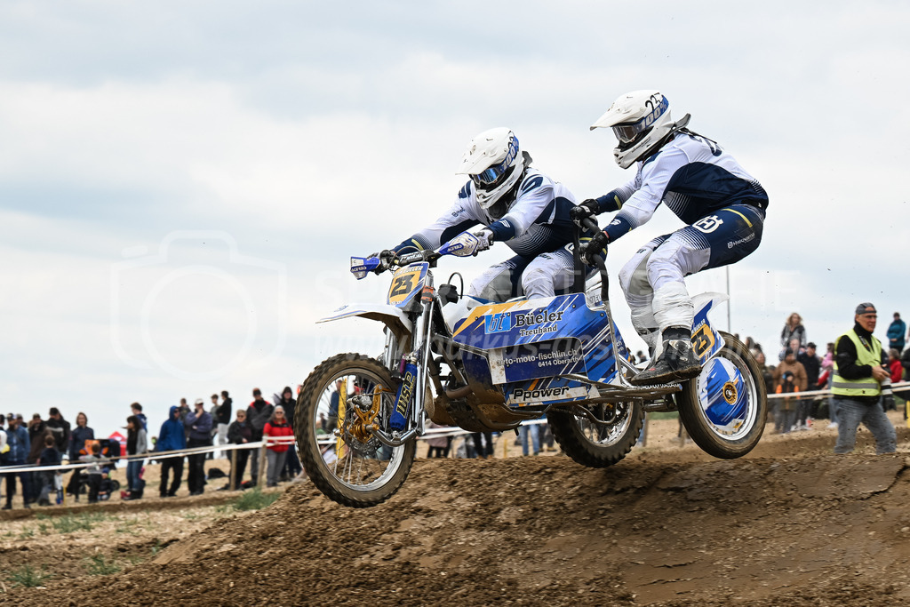 Motocross Schlatt bei Winterthur - 30. April 2023 | #23 Bueeler Markus / Bueeler Armin aus Oberarth (CH) auf WSP Husqvarna 450 in der Kategorie Seitenwagen am Motocross Schlatt bei Winterthur, 30. April 2023. 
Instagram: @mx_schlatt | @mc_wila | @sam_schweiz
Bild: Sportfotografie Markus Aeschimann | www.markus-aeschimann.ch - Realisiert mit Pictrs.com