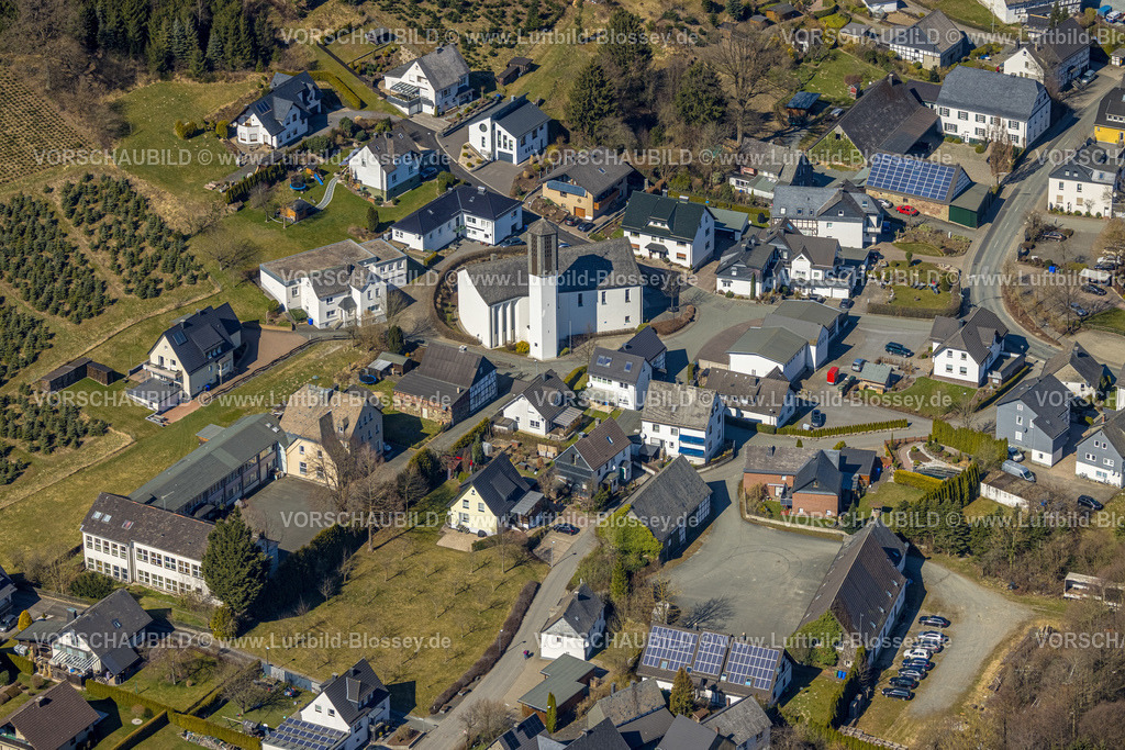 HB-Bestwig220303061 | Luftbild, kath. Kirche St. Nikolaus, Heringhausen, Bestwig, Sauerland, Nordrhein-Westfalen, Deutschland