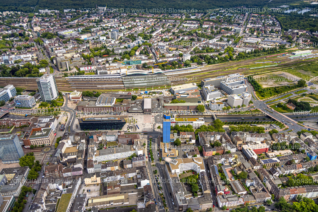 Duisburg240705032-Mitte | Luftbild, Hauptbahnhof Hbf Deutsche Bahn AG, Großbaustelle Hauptbahnhof Gleishalle und Vorplatz Ost, Stadtmitte City Ansicht, Neudorf-Nord, Duisburg, Ruhrgebiet, Nordrhein-Westfalen, Deutschland
