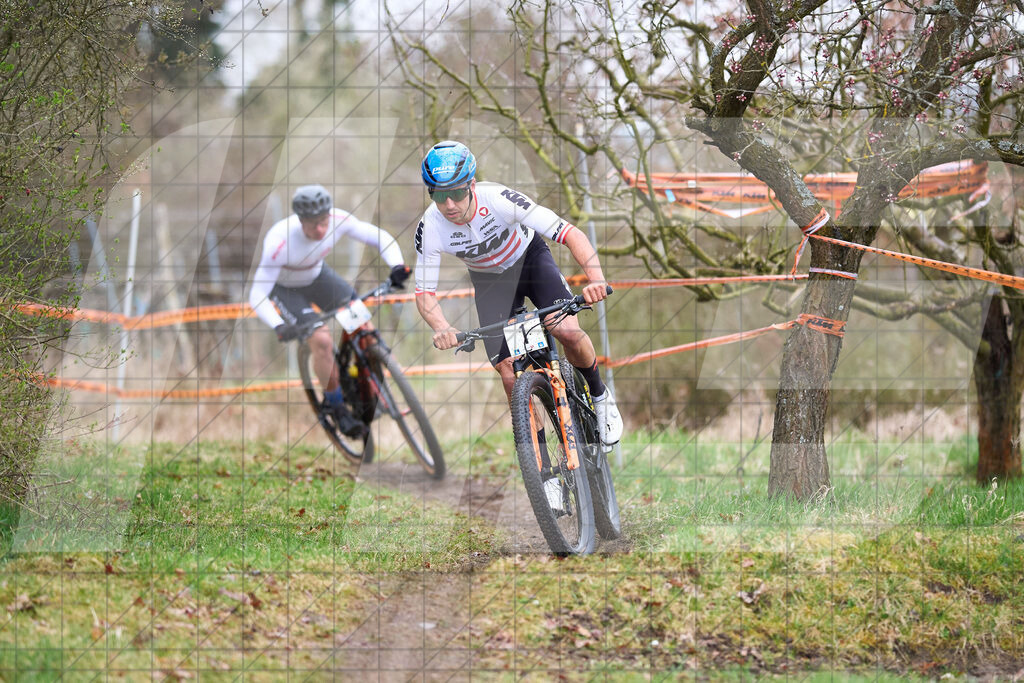 34. KTM Kamptal Trophy 1, FOIDL Maximilian (AUT), Men Elite, KTM FACTORY MTB TEAM vor 4, ULÍK Matej (SVK), Slovak National Team | ZÖBING, Österreich – 2026-03-29: 34. KTM Kamptal Trophy1, FOIDL Maximilian (AUT), Men Elite, KTM FACTORY MTB TEAM vor 4, ULÍK Matej (SVK), Slovak National TeamFoto: © 2026 Martin Bihounek - MB Creative e.U.