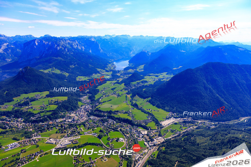 Die Luftaufnahme der Stadt Bad Aussee wurde 2017 vom Flugzeug heraus erstellt ( keine Drohne )- hohe Auflösung für beste Qualität
