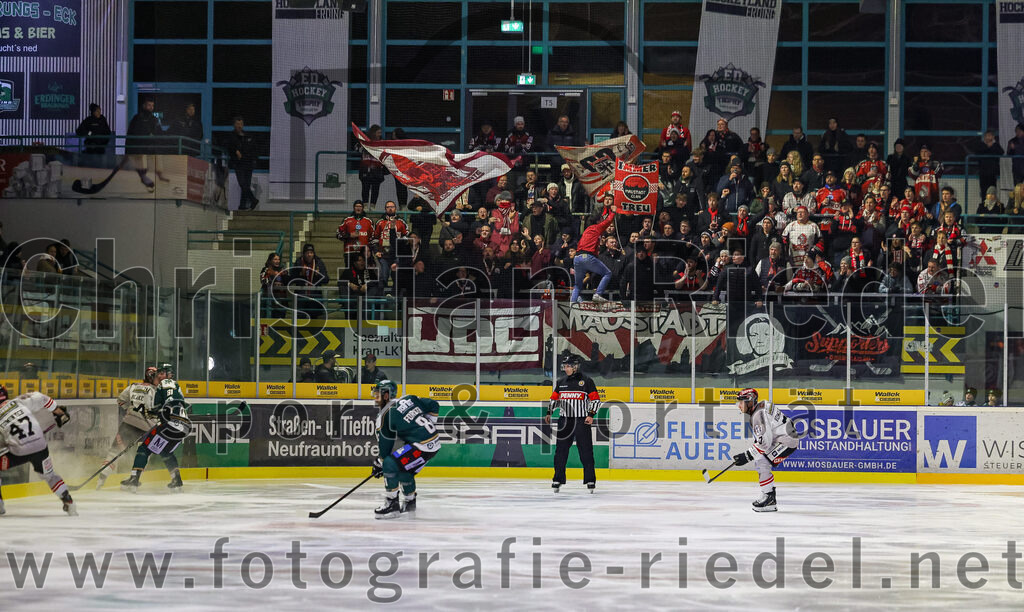 2025-12-14_032_TSV_Erding_gegen_ECDC_Memmingen_Indians | Erding, Deutschland, 14.12.2025:Eishockey, Oberliga Süd 2025 / 2026, 26. Spieltag, TSV Erding gegen ECDC Memmingen Indians, Endergebnis: 1:2Foto: Christian Riedel / fotografie-riedel.net