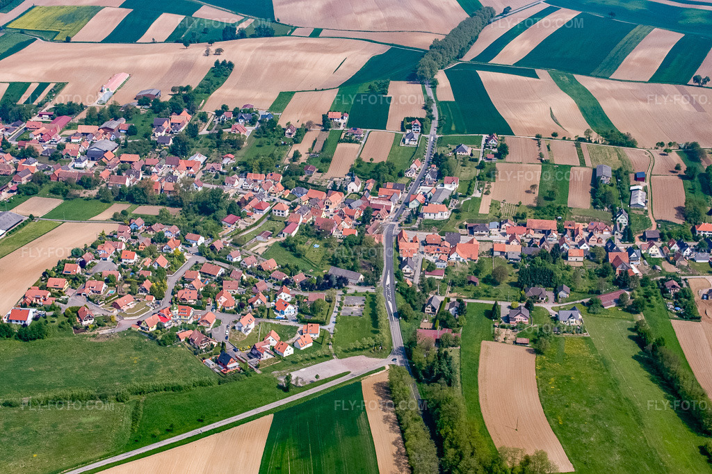 Aerial view: View of the town from the south in Wintzenbach in the state Bas-Rhin, France. – Photo: IMG_18132.jpg taken on 05/03/2009 by Werner Riehm/FLY-FOTO.com – Resolution of the original: 3586 x 2390 px