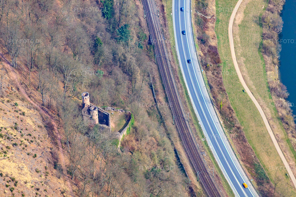 Luftbild: Burgruine Schwalbennest Am Steilhang des Neckarufers in Neckarsteinach im Bundesland Hessen in Deutschland. Foto: IMG_37964.jpg vom 12.03.2011 durch Werner Riehm/FLY-FOTO.deBurg Schadeck, Schwalbennest - Infos, Bilder und mehr - Burgenarchiv.de