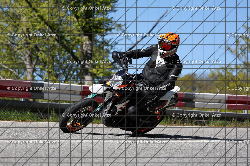 IMG_8273 | Fotograf am Kyffhäuser. Onkel Atze. Kyffhäuser Rennstrecke. Café36. Motorsportfotografie. - Realisiert mit Pictrs.com