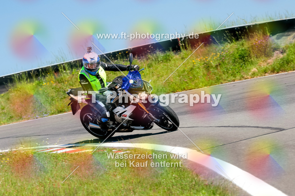 Moto-TeamOBK-22446 | Hier findet Ihr Bilder von Touristenfahrten auf der Nürburgring Nordschleife oder von anderen Veranstaltungen die ich besucht habe. Viel Spass beim Durch Schauen 