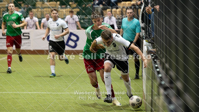 Halbfinale 2 - TS Einfeld vs MTSV Hohenwestedt | Brian Casper (Einfeld #3) / Jan-Ole Belz (MTSV #3) // 44. RS-Reifenhandel-Cup 2024/ Halbfinale 2 - TS Einfeld vs MTSV Hohenwestedt / Holstenhalle 1 / Neumünster / 26.12.24 - Realisiert mit Pictrs.com