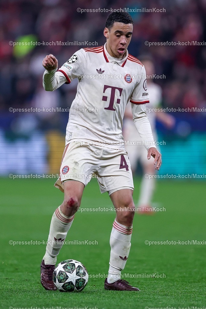 UCL11032502484 | 11.03.2025, Fußball, UEFA Champions League, Bayer 04 Leverkusen - FC Bayern München, Achtelfinale Rückspiel, BayArena, Saison 2024 2025: Jamal Musiala (FC Bayern #42)DFB regulations prohibit any use of photographs as image sequences and or quasi-video.