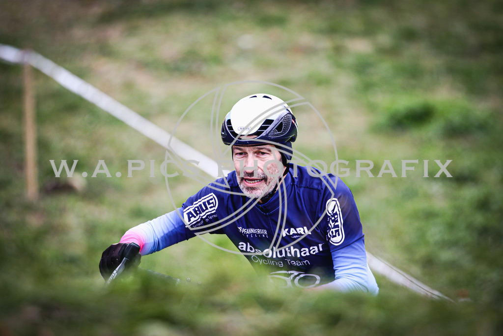 ..... | AUSTRIA, 24.11.24, 3.Radquerfeldein GP um das Sportzentrum Gunskirchen Image shows: Photo: Wapics / Andreas Willdoner