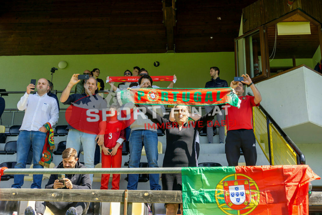 Portugal  U15 -Czech Republic U15 | Fans ; Portugal  U15 -Czech Republic U15 am 29.04.2022 in Arnoldstein
(Sportplatz), AUSTRIA, (Photo by Ernst Krawagner sport-fan.at) - Realisiert mit Pictrs.com