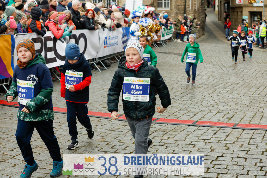 400m AOK Junior Cup | 3 Koenigslauf 2024 400m AOK Junior Cup - Realisiert mit Pictrs.com