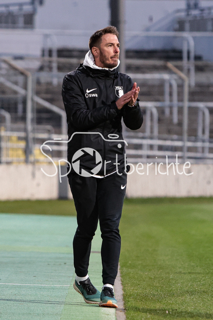 FC Bayern Amateure - FC Augsburg II | FCA Trainer Tobias STROBL in Aktion / Freisteller / Einzelfoto