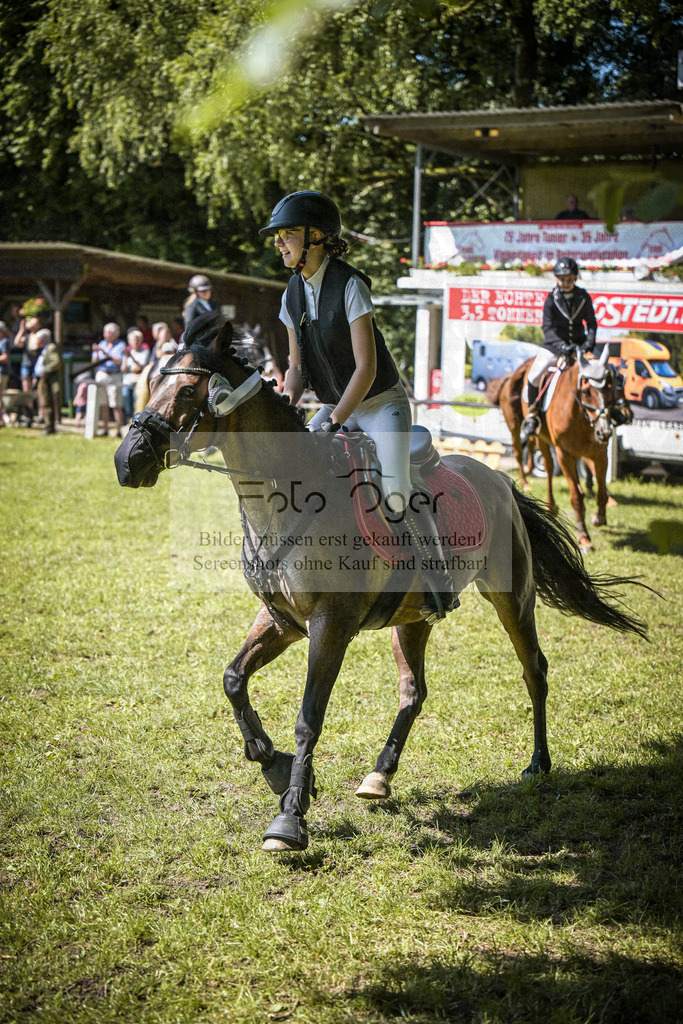 DOS_2943 | Entdecke hochwertige Reitturnierfotos von Foto Oger. Professionell, emotional und authentisch – jetzt Lieblingsmomente im Shop bestellen.Deutschlandweite Turnierfotografie. - Realisiert mit Pictrs.com