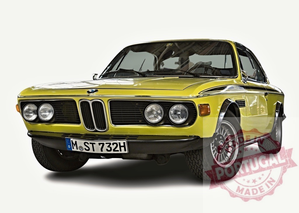 Classic BMW 3.0 CSL posing in a studio | Yellow BMW 3.0 CSL posing in a studio with white background - Realisiert mit Pictrs.com