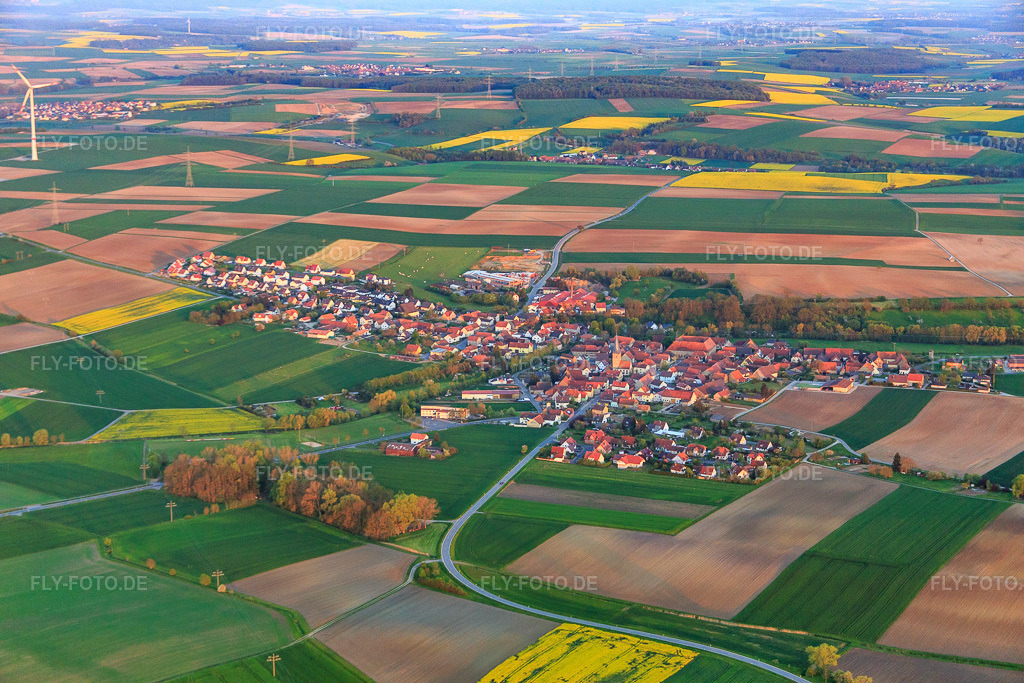 Luftbild: Ortsansicht aus Südwesten im Ortsteil Zeilitzheim in Kolitzheim im Bundesland Bayern in Deutschland. Foto: IMG_087945.jpg vom 05.05.2016 durch Werner Riehm/FLY-FOTO.de