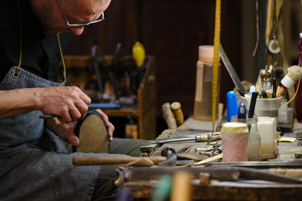 Scheer Maßschuhe | WIen, Austria - May 09, 2025; Scheer Maßschuhe in der Bräunerstrasse, Wien. - Realisiert mit Pictrs.com